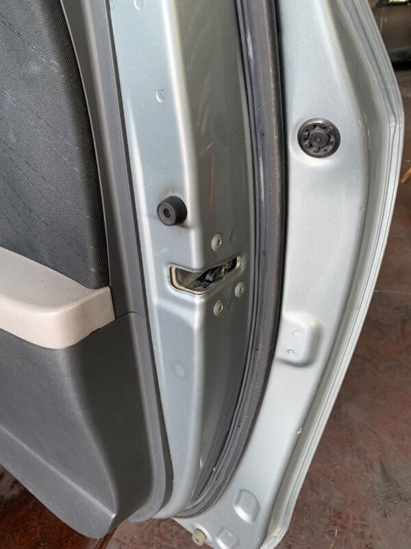 CERRADURA PUERTA DELANTERA DERECHA TOYOTA YARIS (KSP9/SCP9/NLP9)