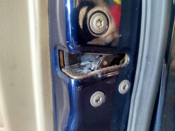 CERRADURA PUERTA DELANTERA DERECHA TOYOTA AVENSIS WAGON (T25)