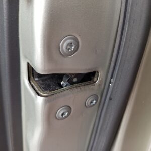 CERRADURA PUERTA DELANTERA DERECHA TOYOTA AVENSIS BERLINA (T25)