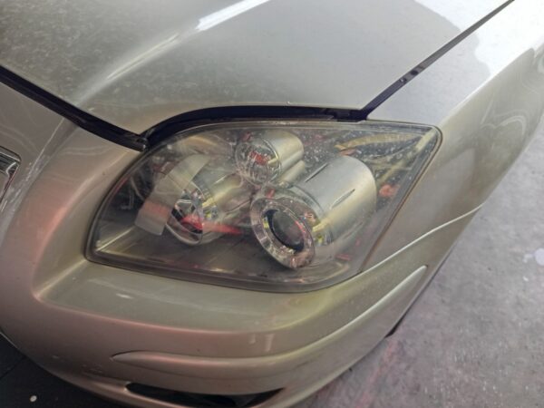 FARO IZQUIERDO TOYOTA AVENSIS BERLINA (T25)