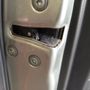 CERRADURA PUERTA DELANTERA IZQUIERDA TOYOTA AVENSIS BERLINA (T25)