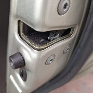 CERRADURA PUERTA TRASERA DERECHA TOYOTA AVENSIS BERLINA (T25)