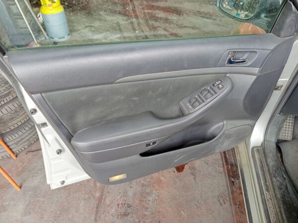 ELEVALUNAS DELANTERO IZQUIERDO TOYOTA AVENSIS BERLINA (T25)
