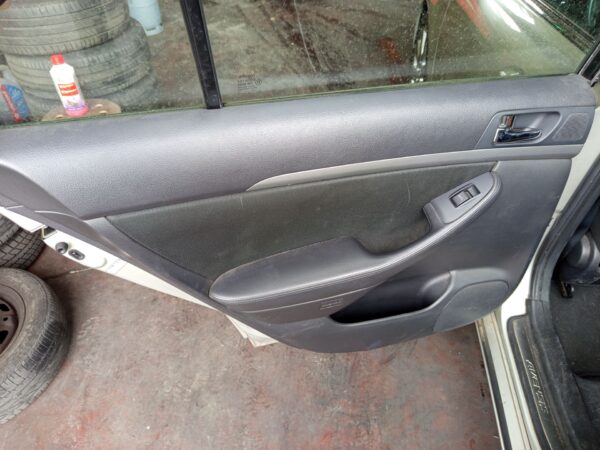 ELEVALUNAS TRASERO IZQUIERDO TOYOTA AVENSIS BERLINA (T25)