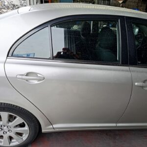 PUERTA TRASERA DERECHA TOYOTA AVENSIS BERLINA (T25)