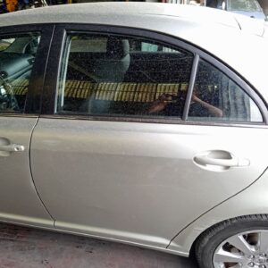 PUERTA TRASERA IZQUIERDA TOYOTA AVENSIS BERLINA (T25)