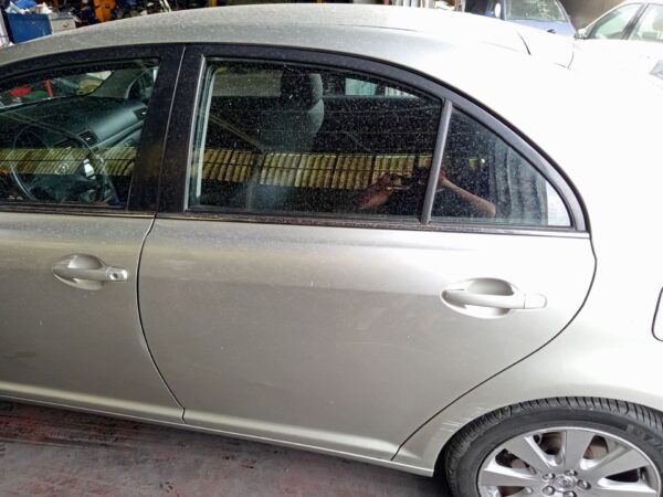 PUERTA TRASERA IZQUIERDA TOYOTA AVENSIS BERLINA (T25)