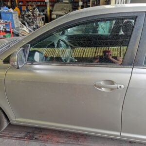 PUERTA DELANTERA IZQUIERDA TOYOTA AVENSIS BERLINA (T25)