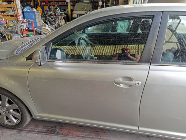 PUERTA DELANTERA IZQUIERDA TOYOTA AVENSIS BERLINA (T25)