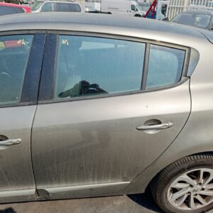 PUERTA TRASERA IZQUIERDA RENAULT MEGANE III BERLINA 5P