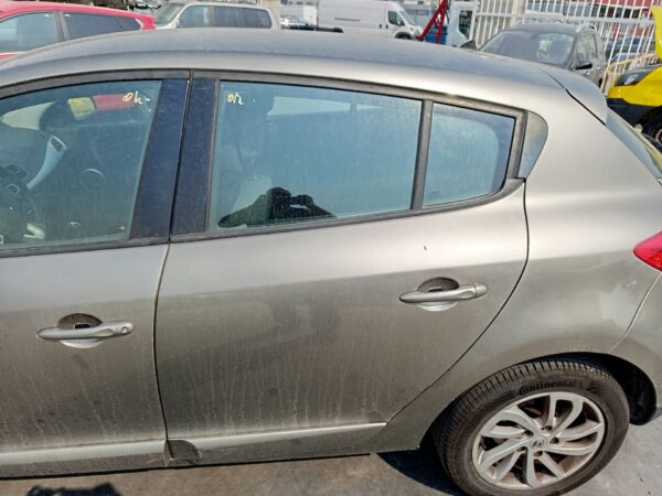 PUERTA TRASERA IZQUIERDA RENAULT MEGANE III BERLINA 5P