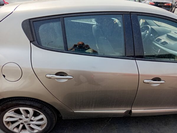 PUERTA TRASERA DERECHA RENAULT MEGANE III BERLINA 5P