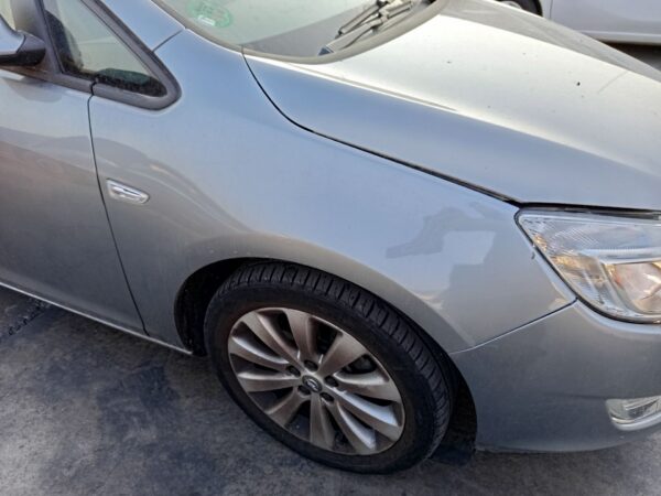 ALETA DELANTERA DERECHA OPEL ASTRA J BERLINA 5P