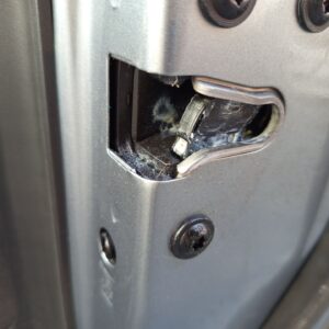 CERRADURA PUERTA TRASERA DERECHA OPEL ASTRA J BERLINA 5P