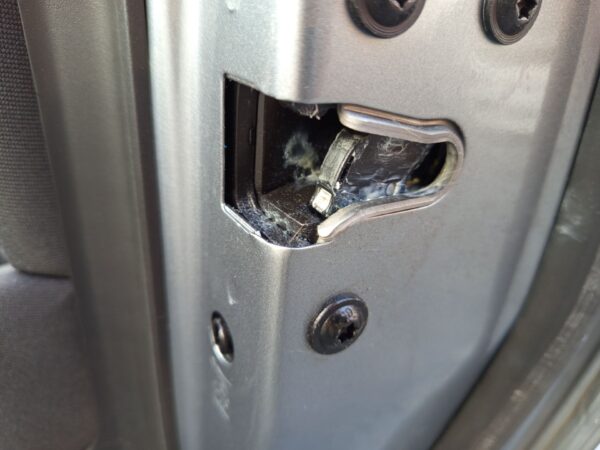 CERRADURA PUERTA TRASERA DERECHA OPEL ASTRA J BERLINA 5P