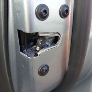 CERRADURA PUERTA DELANTERA DERECHA OPEL ASTRA J BERLINA 5P