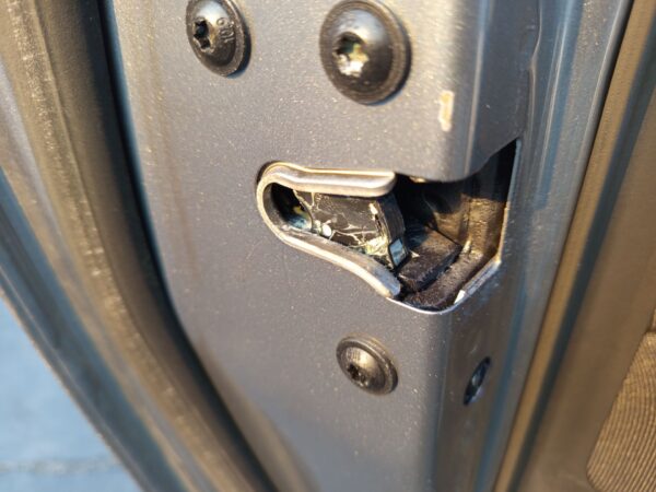 CERRADURA PUERTA TRASERA IZQUIERDA OPEL ASTRA J BERLINA 5P