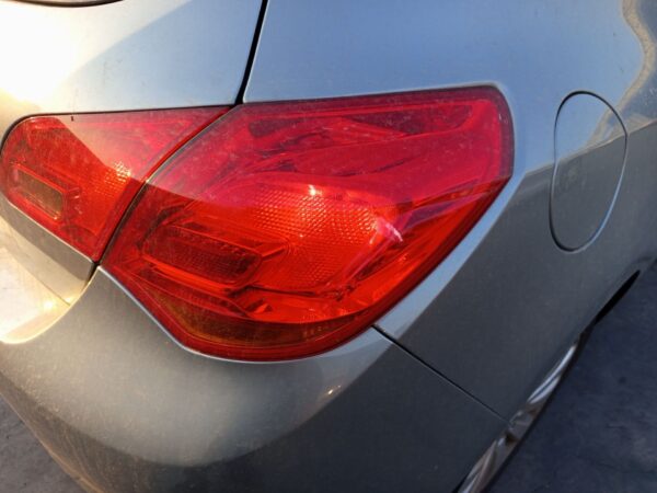 PILOTO TRASERO DERECHO OPEL ASTRA J BERLINA 5P