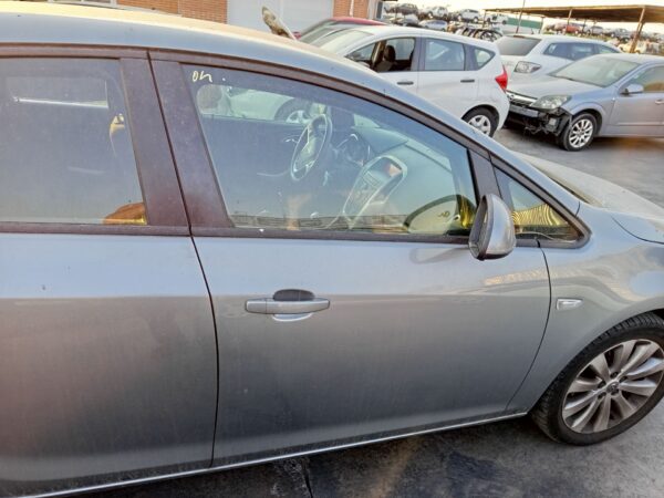 PUERTA DELANTERA DERECHA OPEL ASTRA J BERLINA 5P