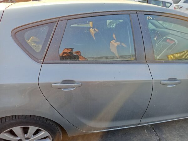 PUERTA TRASERA DERECHA OPEL ASTRA J BERLINA 5P