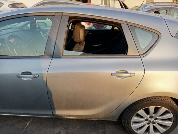 PUERTA TRASERA IZQUIERDA OPEL ASTRA J BERLINA 5P