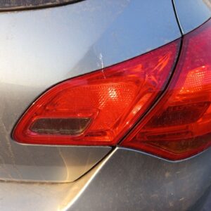 PILOTO TRASERO DERECHO INTERIOR OPEL ASTRA J BERLINA 5P