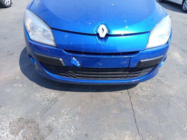 PARAGOLPES DELANTERO RENAULT MEGANE III BERLINA 5P
