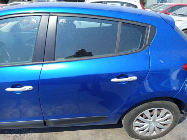 PUERTA TRASERA IZQUIERDA RENAULT MEGANE III BERLINA 5P