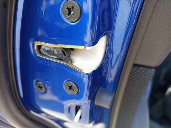 CERRADURA PUERTA TRASERA IZQUIERDA MAZDA 6 BERLINA (GG)