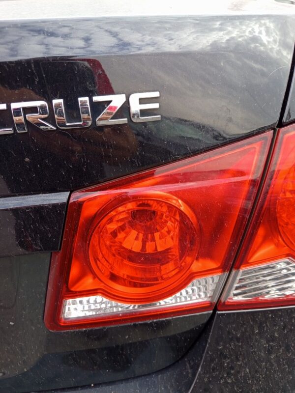 PILOTO TRASERO DERECHO INTERIOR CHEVROLET CRUZE