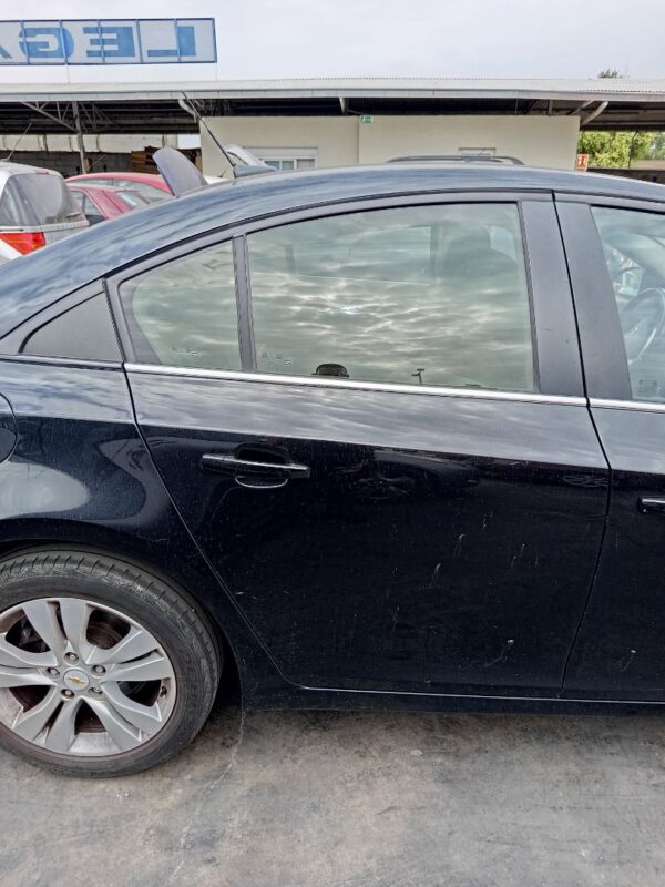 PUERTA TRASERA DERECHA CHEVROLET CRUZE