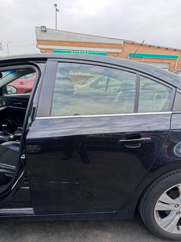 PUERTA TRASERA IZQUIERDA CHEVROLET CRUZE