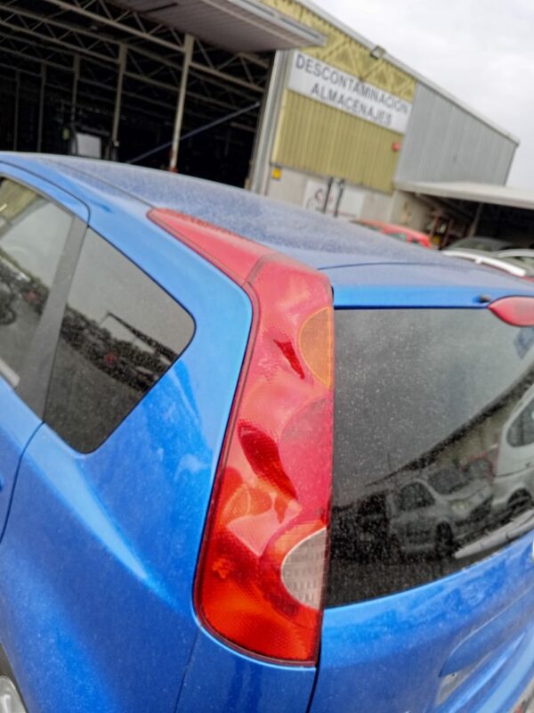 PILOTO TRASERO IZQUIERDO NISSAN NOTE (E11E)