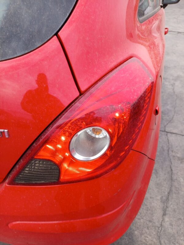 PILOTO TRASERO DERECHO OPEL CORSA D