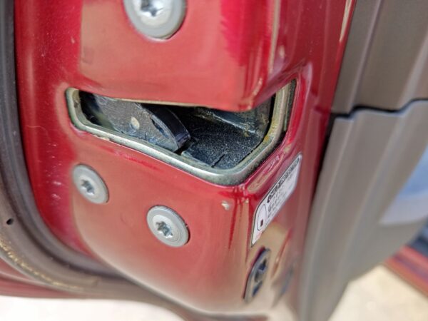 CERRADURA PUERTA TRASERA IZQUIERDA TOYOTA PRIUS (NHW20)