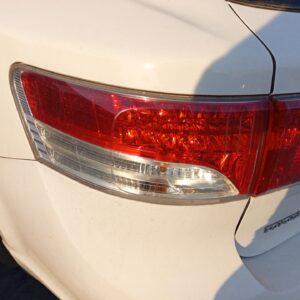 PILOTO TRASERO IZQUIERDO TOYOTA AVENSIS CROSS SPORT (T27)