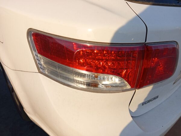 PILOTO TRASERO IZQUIERDO TOYOTA AVENSIS CROSS SPORT (T27)