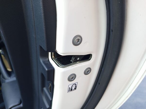 CERRADURA PUERTA TRASERA DERECHA TOYOTA AVENSIS CROSS SPORT (T27)