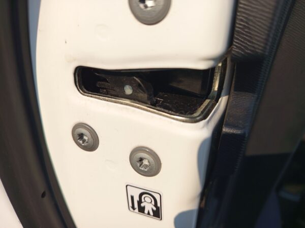 CERRADURA PUERTA TRASERA IZQUIERDA TOYOTA AVENSIS CROSS SPORT (T27)