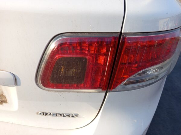 PILOTO TRASERO DERECHO INTERIOR TOYOTA AVENSIS CROSS SPORT (T27)