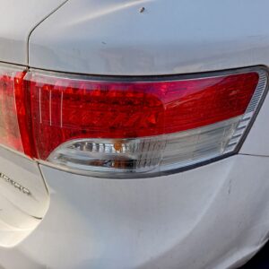 PILOTO TRASERO DERECHO TOYOTA AVENSIS CROSS SPORT (T27)