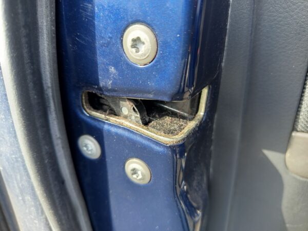 CERRADURA PUERTA DELANTERA IZQUIERDA TOYOTA COROLLA VERSO (R1)