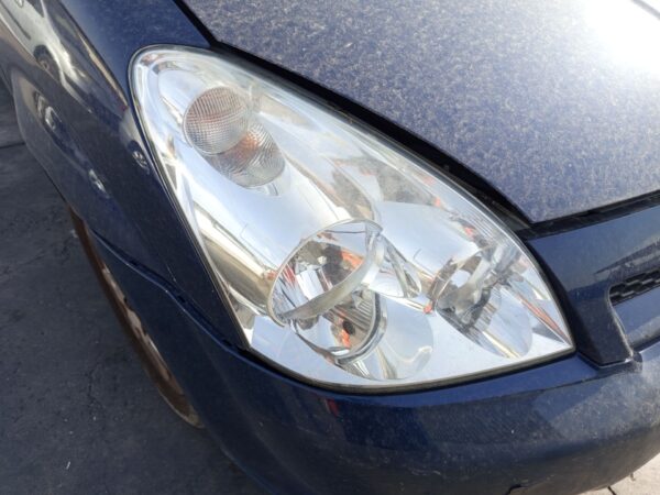FARO DERECHO TOYOTA COROLLA VERSO (R1)