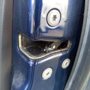 CERRADURA PUERTA DELANTERA DERECHA TOYOTA COROLLA VERSO (R1)