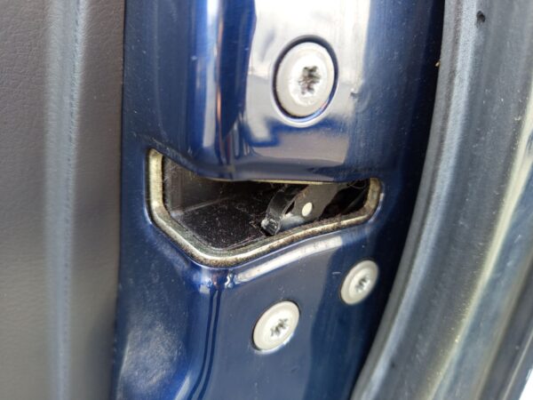 CERRADURA PUERTA DELANTERA DERECHA TOYOTA COROLLA VERSO (R1)