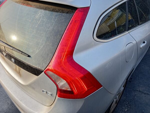 PILOTO TRASERO DERECHO VOLVO V60 FAMILIAR