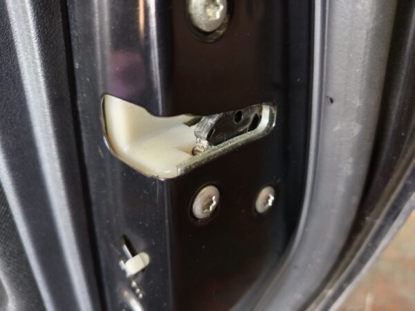 CERRADURA PUERTA TRASERA DERECHA MITSUBISHI LANCER BERLINA (CY0)