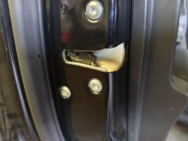 CERRADURA PUERTA DELANTERA IZQUIERDA MITSUBISHI LANCER BERLINA (CY0)