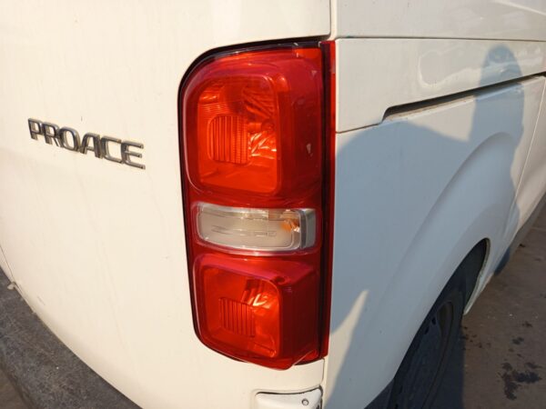 PILOTO TRASERO DERECHO TOYOTA PROACE