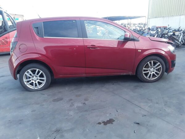FARO DERECHO CHEVROLET AVEO HATCHBACK - Imagen 5